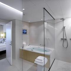 Отель Crowne Plaza Copenhagen Towers ванная