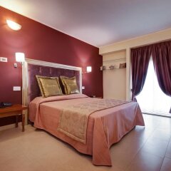 Hotel Parco delle Fontane Сиракуза сейф в номере