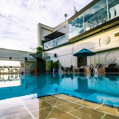 Отель Renaissance Riverside Hotel Saigon Вьетнам, Хошимин - отзывы, цены и фото номеров - забронировать отель Renaissance Riverside Hotel Saigon онлайн бассейн фото 2