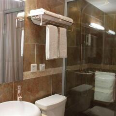 Отель Royal Garden Inn ванная фото 2