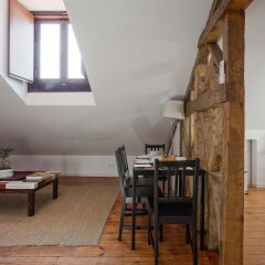 Отель Alecrim 4 · Bright Tailor Made in the Heart of Lisbon Лиссабон комната для гостей