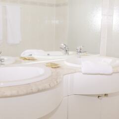 Отель Aparthotel Brussels Midi ванная фото 2