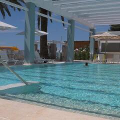 Отель Cronwell Resort Sermilia бассейн