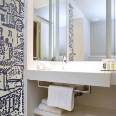 Отель Mercure Lyon Centre Saxe Lafayette Франция, Лион - отзывы, цены и фото номеров - забронировать отель Mercure Lyon Centre Saxe Lafayette онлайн ванная
