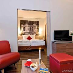 Отель Aparthotel Adagio Berlin Kurfürstendamm Германия, Берлин - 13 отзывов об отеле, цены и фото номеров - забронировать отель Aparthotel Adagio Berlin Kurfürstendamm онлайн комната для гостей фото 3