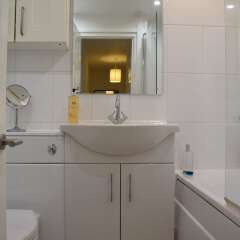 Отель 2 Bedroom Home in Angel Лондон ванная