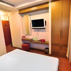 Отель ZEN Rooms Surawong удобства в номере фото 2
