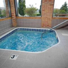 Отель Best Western Lakewood Inn бассейн фото 2