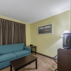Quality Inn & Suites University Area in Muncie, United States of America from 85$, photos, reviews - zenhotels.com guestroom photo 3