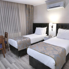 Monarch Hotel комната для гостей
