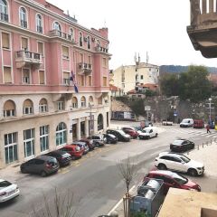 Отель Prima Luxury Rooms парковка