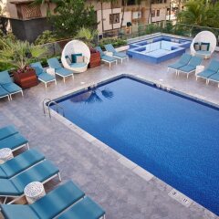 Отель Waikiki Beachcomber by Outrigger бассейн