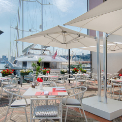 Отель NH Collection Genova Marina бассейн