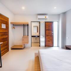 Отель Phuket Marine Poshtel фото 4