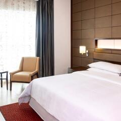 Отель Four Points by Sheraton Sharjah комната для гостей фото 5