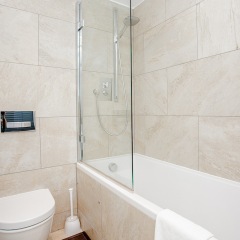 Апартаменты Exquisite 2 Bedroom Apartment In Bank ванная