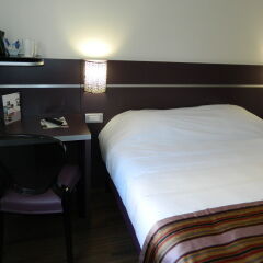 Hotel Arles Plaza Арль сейф в номере