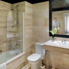 Отель H10 Montcada Boutique Hotel Испания, Барселона - 1 отзыв об отеле, цены и фото номеров - забронировать отель H10 Montcada Boutique Hotel онлайн ванная