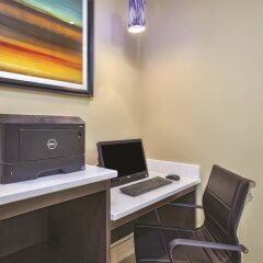 Отель Rodeway Inn & Suites Niagara Falls США, Ниагара-Фолс - отзывы, цены и фото номеров - забронировать отель Rodeway Inn & Suites Niagara Falls онлайн интерьер отеля фото 2