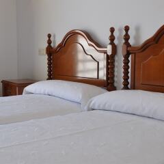 Отель Hostal Mourelos Испания, Эль-Грове - отзывы, цены и фото номеров - забронировать отель Hostal Mourelos онлайн комната для гостей