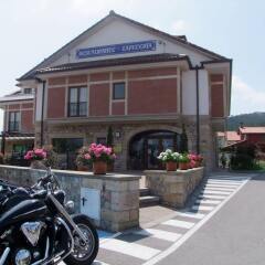 Hotel Valle De Cabezón парковка
