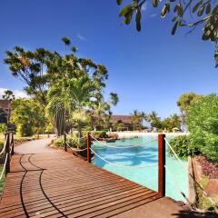Отель Tahiti Ia Ora Beach Resort Managed By Sofitel Пунаауиа приотельная территория