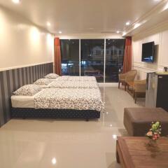 Отель Phuket Airport Suites & Lounge Bar - Club 96 Улучшенный люкс с различными типами кроватей фото 2