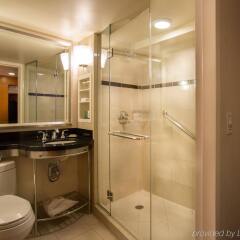 Отель New York Hilton Midtown ванная фото 4