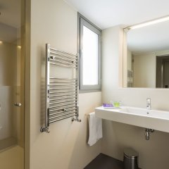 Отель Ayre Hotel Rosellon Испания, Барселона - 9 отзывов об отеле, цены и фото номеров - забронировать отель Ayre Hotel Rosellon онлайн ванная