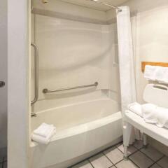 Отель Days Inn Shawnee ванная