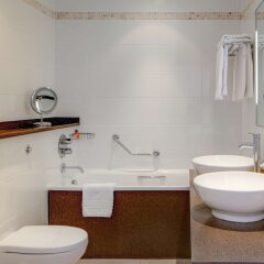 Отель Hilton Brighton Metropole Великобритания, Брайтон - отзывы, цены и фото номеров - забронировать отель Hilton Brighton Metropole онлайн ванная