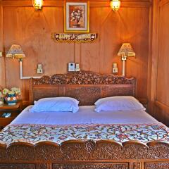 Golden Flower Heritage Houseboat Srinagar India Zenhotels - 