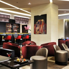 Отель Uptown Palace Италия, Милан - 10 отзывов об отеле, цены и фото номеров - забронировать отель Uptown Palace онлайн гостиничный бар
