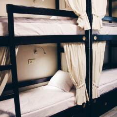 Hostel Sputnik сейф в номере
