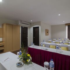 Отель Grand Puri Saron Yogyakarta