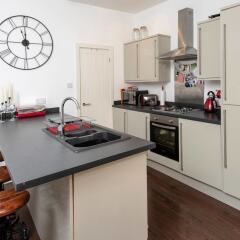 Отель Cosy 2BD Terrace House in Chorlton в номере фото 2