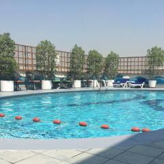 Avari Dubai Hotel бассейн фото 3