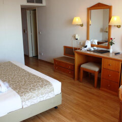 Отель Venus Beach Hotel Кипр, Пафос - 3 отзыва об отеле, цены и фото номеров - забронировать отель Venus Beach Hotel онлайн удобства в номере фото 2