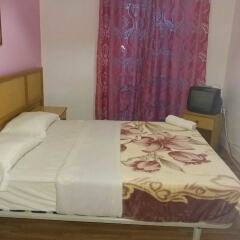 Отель Private Accommodation Лиссабон сейф в номере