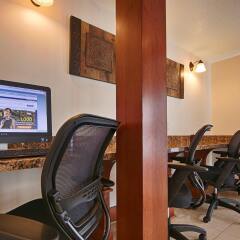 Отель Best Western Plus Greenwell Inn фитнесс-зал фото 3