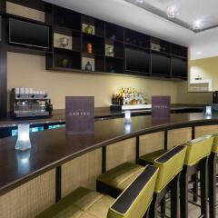 Отель Courtyard by Marriott Kingston, Jamaica гостиничный бар