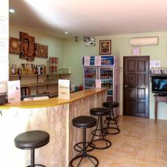 Отель Absolute Guesthouse Phuket гостиничный бар