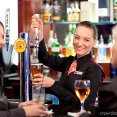 Отель Mercure Brighton Seafront Hotel Великобритания, Брайтон - отзывы, цены и фото номеров - забронировать отель Mercure Brighton Seafront Hotel онлайн гостиничный бар