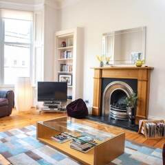 Отель Charming 2-bedroom apt in the Heart of West End Глазго развлечения