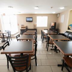 Отель Econo Lodge Inn & Suites Downtown Канада, Торонто - отзывы, цены и фото номеров - забронировать отель Econo Lodge Inn & Suites Downtown онлайн фото 4