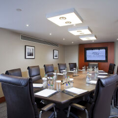 Отель Holiday Inn London Kensington Forum