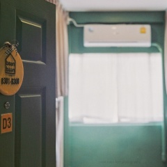 Baan Baan Hostel сейф в номере