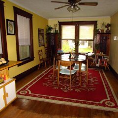 Отель Wanderfalls Guesthouse & Hostel США, Ниагара-Фолс - отзывы, цены и фото номеров - забронировать отель Wanderfalls Guesthouse & Hostel онлайн интерьер отеля