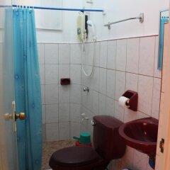 Отель M and E Guesthouse Филиппины, остров Боракай - отзывы, цены и фото номеров - забронировать отель M and E Guesthouse онлайн ванная фото 2