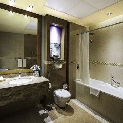 Отель Byblos Hotel ОАЭ, Дубай - 3 отзыва об отеле, цены и фото номеров - забронировать отель Byblos Hotel онлайн ванная фото 2